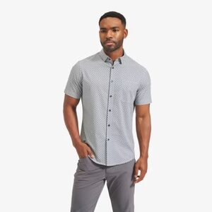 $99 Mizzen + Main Leeward Short Sleeve Size M Gray Square Geo Print